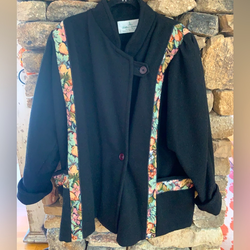 Vintage wool oversized coat with floral patch trim cross-stitch embroidery 🌸 L